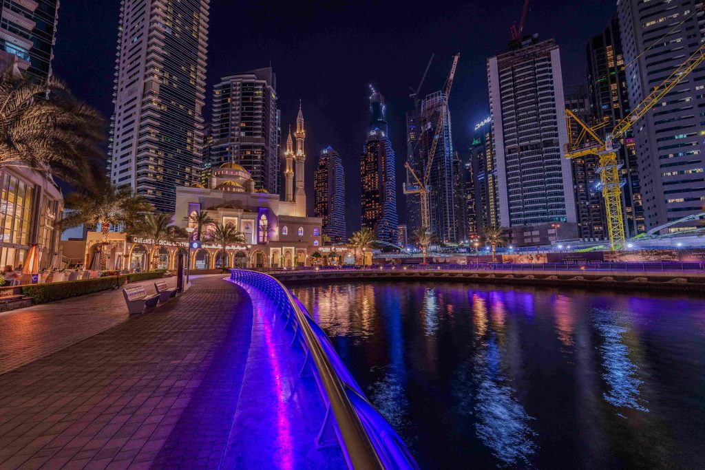 Why Young Professionals and Students Choose to Rent a Car in Dubai